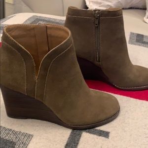 Brand new never worn LUCKY wedge bootie